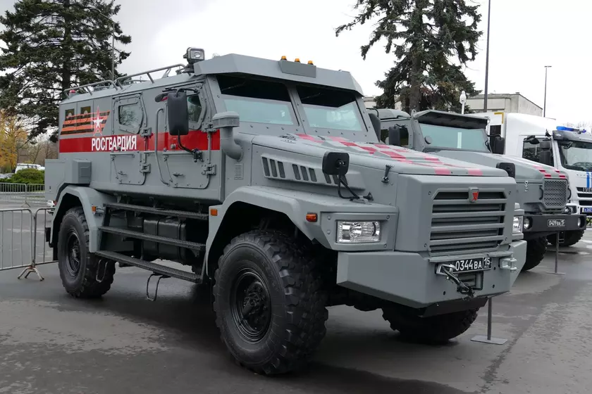 Украинская артиллерия уничтожила редкий бронированный автомобиль росгвардии «Патруль-А»