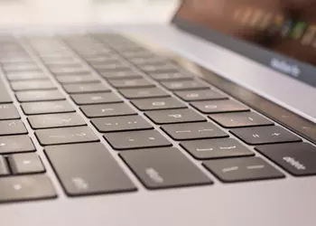 On Apple filed a group claim because of problems with the keyboard in the Macbook