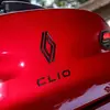 Прев'ю Renault Clio в паркінгу