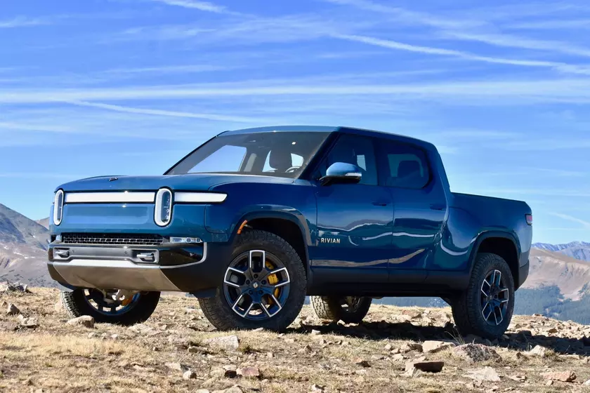 Rivian отзывает почти 13 000 электромобилей из-за проблем с подушками безопасности