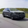Мініатюра BMW X5 на дорозі на заході