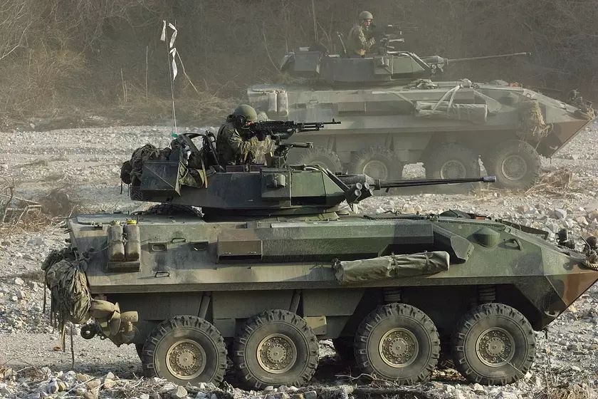 Канада отправит в Украину 39 лёгких бронемашин LAV II ACSV
