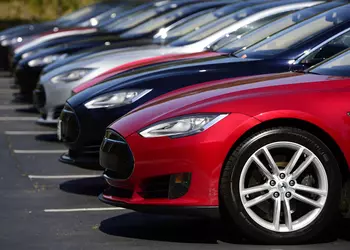 За 2017 год Tesla понесла убытки на $2 млрд
