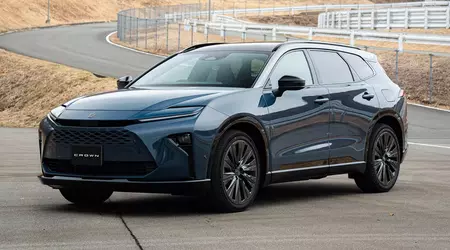 Toyota has unveiled in Japan the Crown Estate station wagon with a roomy boot and an economical hybrid