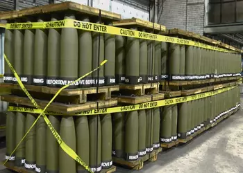 США открыли новый завод для увеличения производства 155-мм артиллерийских снарядов