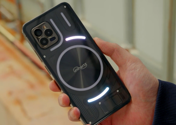 Unihertz Luna is a Chinese (almost) copy of the Nothing Phone (1) for €300