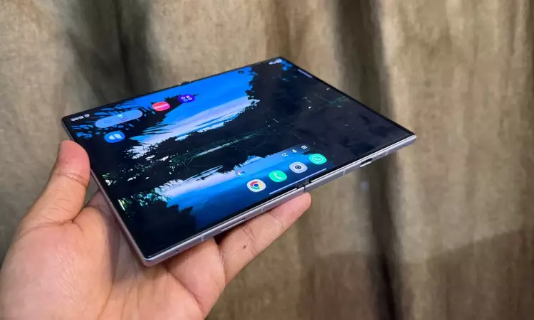 Galaxy Z Fold 8: гнучкий екран ...