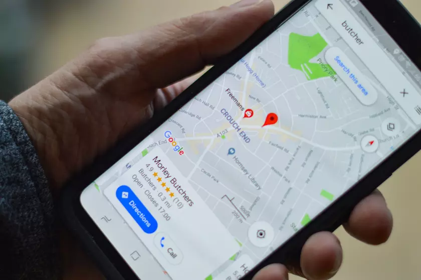Google лишила поборников анонимности части функций пешей навигации