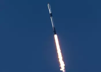 SpaceX осуществила 100-й в 2025 году запуск ракеты Falcon 9, которая вывела на орбиту 28 спутников Starlink