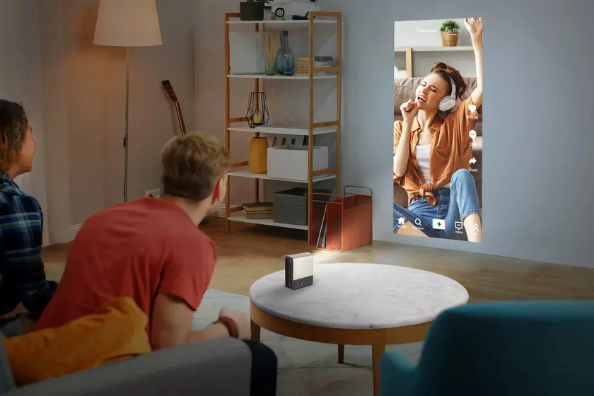 ASUS ZenBeam E2: компактный проектор со встроенной батареей и поддержкой беспроводного подключения к Android, iOS и Windows-устройствам