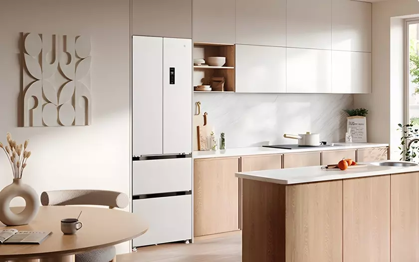 Тонкий холодильник Xiaomi Mijia 400L в кухонном интерьере