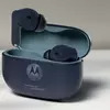 Фото черных Moto Buds 2 Plus