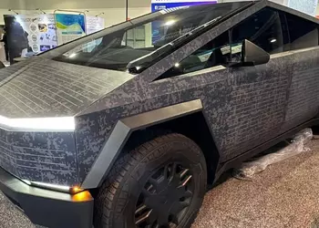 "Обертка" за $10 000: Tesla Cybertruck покрыли солнечными панелями, питающими бортовую батарею
