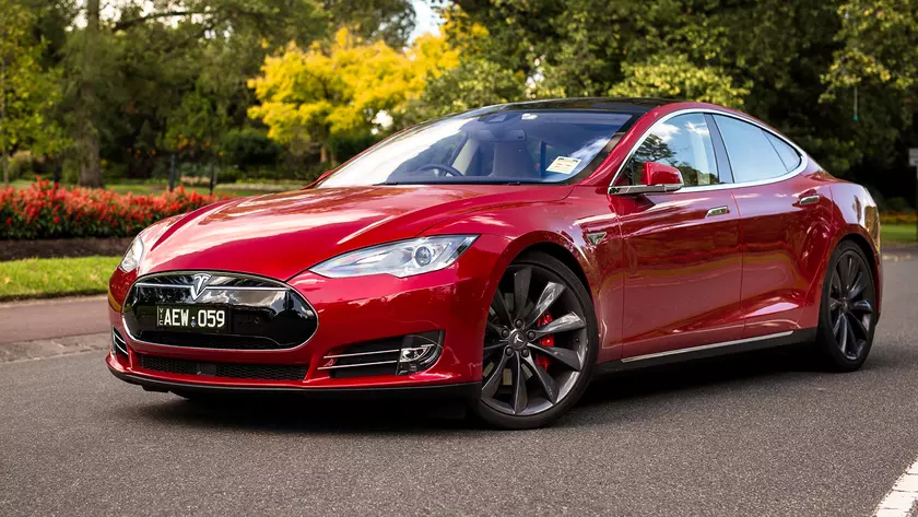 Немец на Tesla Model S проехал 1,5 млн км – пришлось поменять три аккумулятора и четыре двигателя