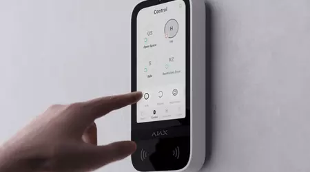 KeyPad TouchScreen Jeweller: бездротова клавіатура з сенсорним екраном для керування системою Ajax