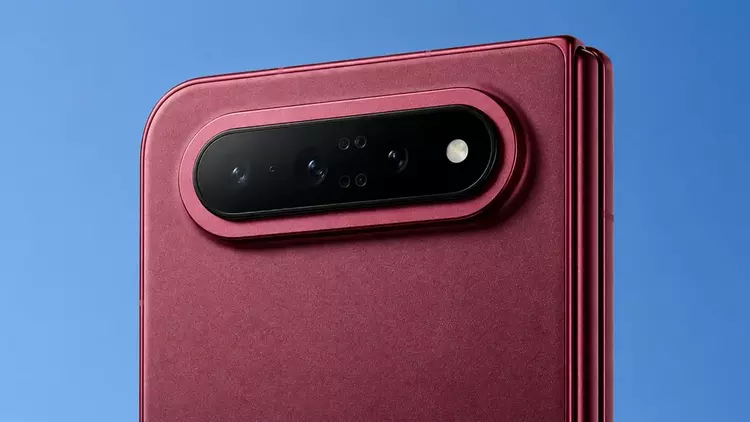 Xiaomi 18 Fold leaks in real-life ...