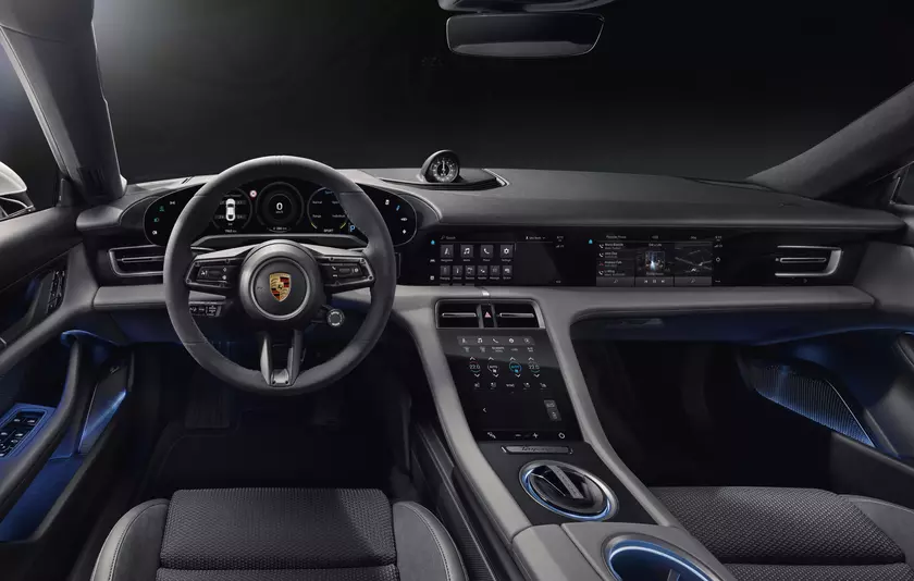 Конкурент Tesla: в Porsche Taycan будет 4 экрана