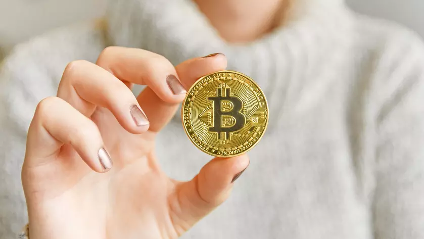 Женщина выбросила ноутбук сына с 10 000 Bitcoin