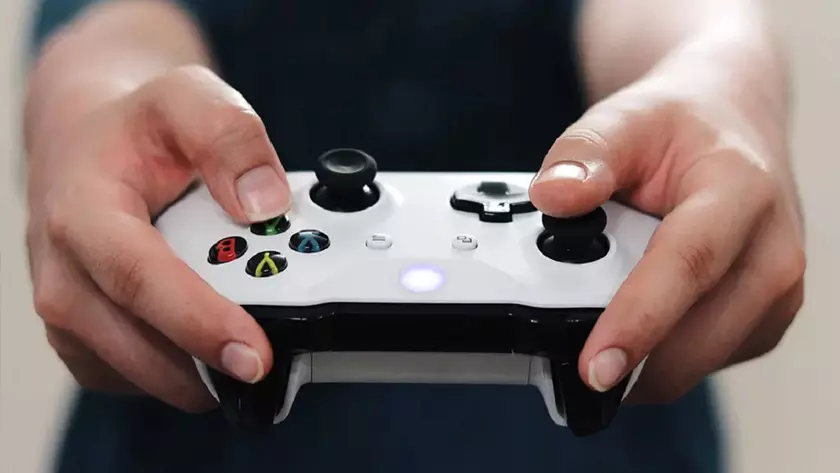 Exploring the Evolution of the Xbox Controller: A Geek's Guide