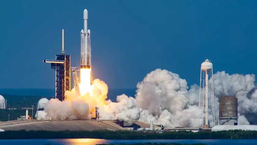 Ракета SpaceX стартует с площадки