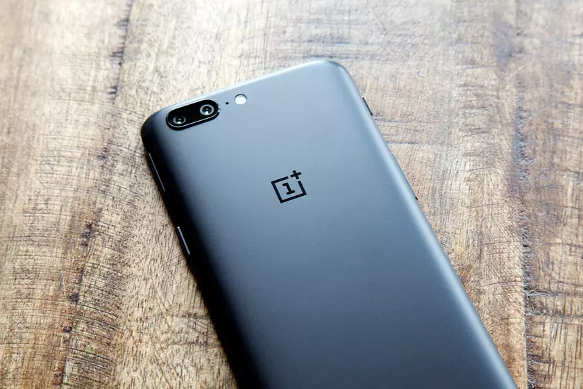 OnePlus 6 представят к лету, а вот 6T может не увидеть свет