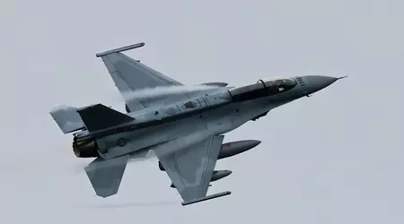 Au lieu de la camelote soviétique : La Bulgarie reçoit son premier F-16D