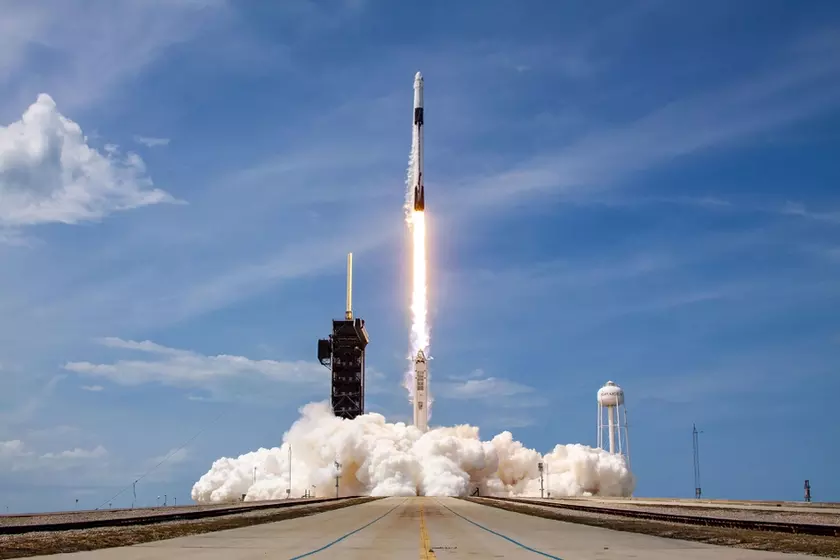 Запуск ракеты Falcon 9: все, что стоит знать поклонникам космических технологий