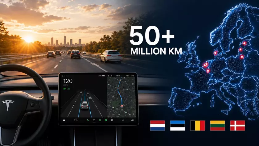 Электромобиль Tesla на дороге с включенной системой FSD
