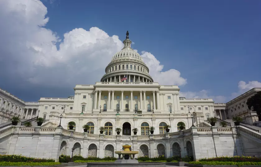 Конгресс США призвал венчурные фирмы не инвестировать в китайских разработчиков искусственного интеллекта