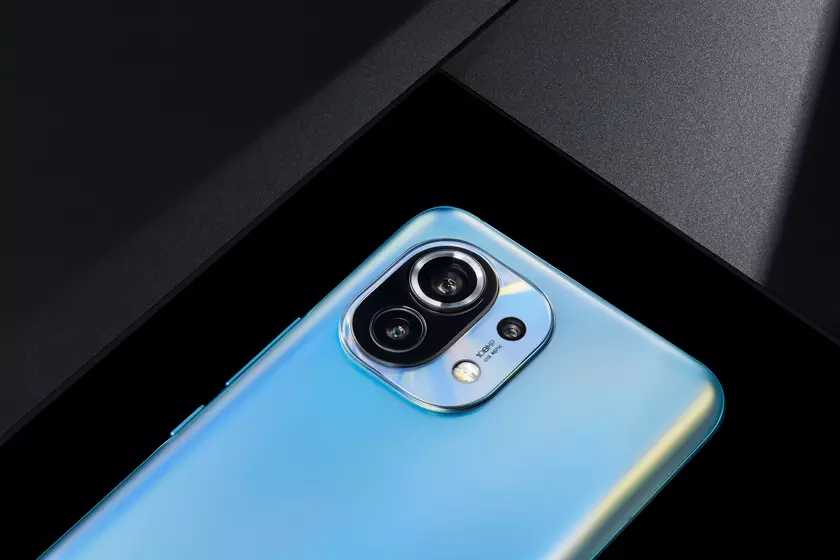 Xiaomi Mi 11 Lite на рендерах: клон Mi 11, только с плоским экраном