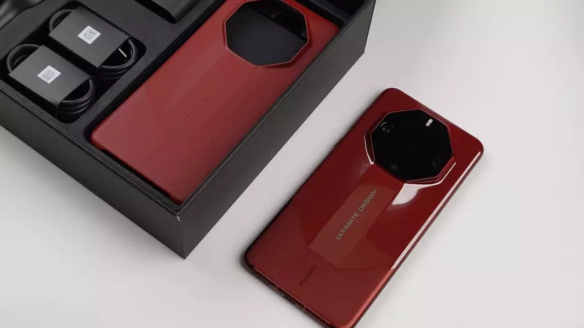 Замена материнской платы во флагманском смартфоне Huawei Mate 60 RS стоит дороже, чем новый iPhone 15