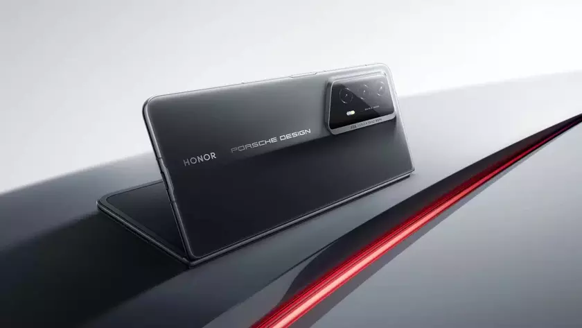 Премиальный складной смартфон Honor Magic V2 RSR Porsche Design поступает в продажу в Европе за €2700 — на €700 дороже обычного Magic V2