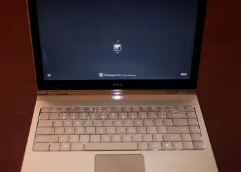 Фотографии белого ноутбука Dell Adamo