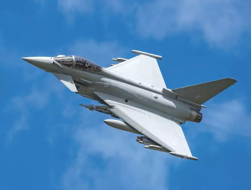 Соперники на высоте: Британский самолет Typhoon показывает преимущества в небе