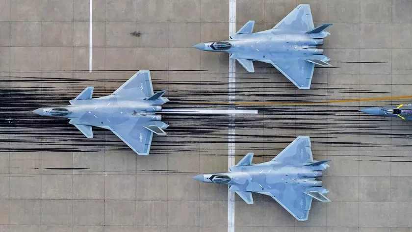 Китай впервые использует новейшие истребители J-20 на учениях – это аналог самолёта F-35