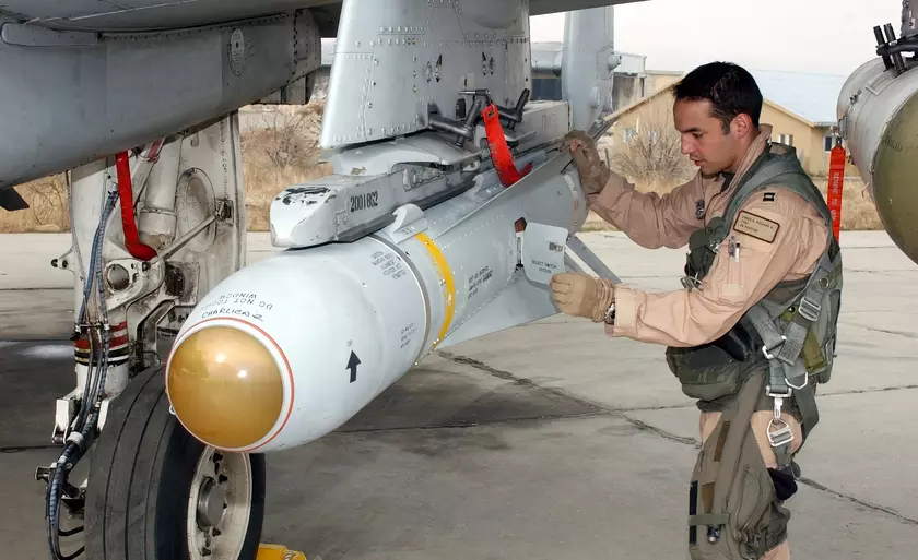 ВСУ выпустили противорадиолокационную ракету AGM-88 HARM по российскому ЗРК «Тор-М2», она почти полностью уничтожила электронику машины