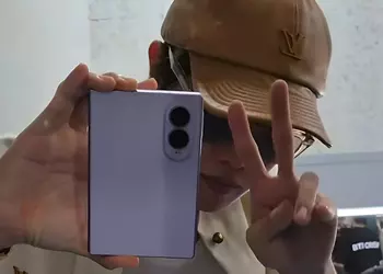 Широкоформатный Galaxy Z Fold 8 засветился на мировом турне в руках звезды корейской группы BTS