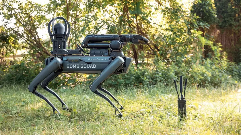 Четырехногий робот Spot от Boston Dynamics