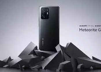 Robot unpacked Xiaomi 11T Pro for the first time