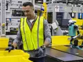 Amazon планирует инвестировать 1 миллиард долларов в стартапы, сочетающие ИИ с роботами