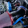 Маленький вид Volkswagen на горном подъеме