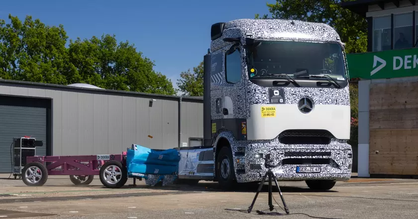 Краш-тест Mercedes-Benz eActros 600: Как електрогрузовик справляется с ударами?