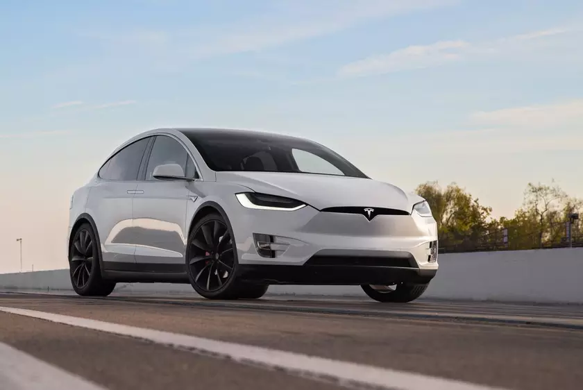 Tesla вынуждена отозвать почти 12 000 автомобилей из-за проблем с тормозами