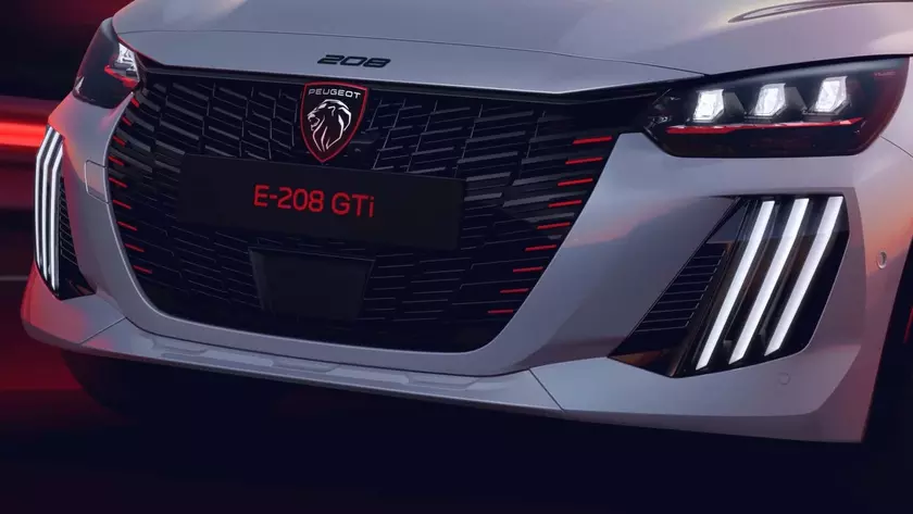 Новый Peugeot E-208 GTi 2026 года белого цвета
