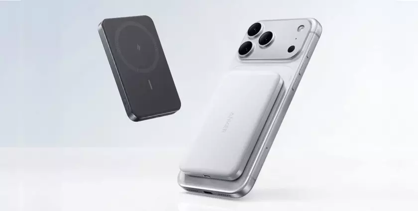 Магнитный пауэрбанк Anker Air+ Ultra Slim на смартфоне