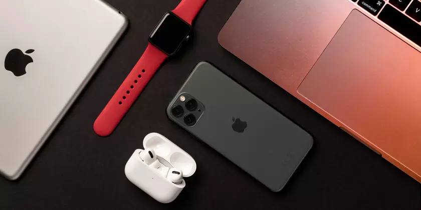 Bloomberg: в этом году Apple выпустит MacBook и AirPods 3, а в следующем — iPad Pro со стеклянными корпусами, MacBook Air и три модели Apple Watch