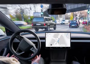 Автопилот Tesla теперь и на дорогах Литвы: компания расширяет доступность FSD Supervised в Европе