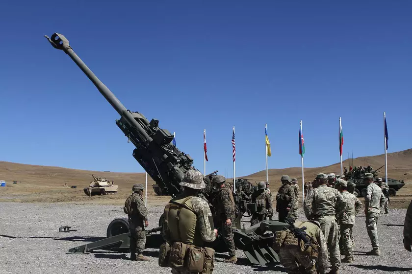 CША отправили Украине 90 гаубиц M777: их уже используют ВСУ (видео)