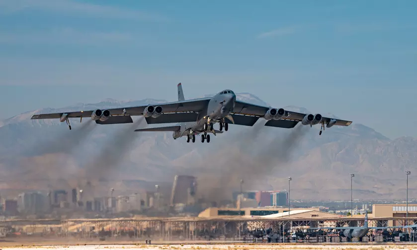 США отправили в Польшу ядерный бомбардировщик B-52 Stratofortress вслед за истребителями F-22