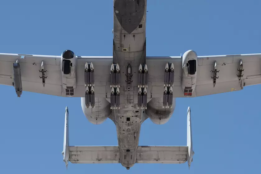 Штурмовики A-10 Thunderbolt II смогут нести 16 высокоточных бомб GBU-39/B SDB после обновления программного обеспечения